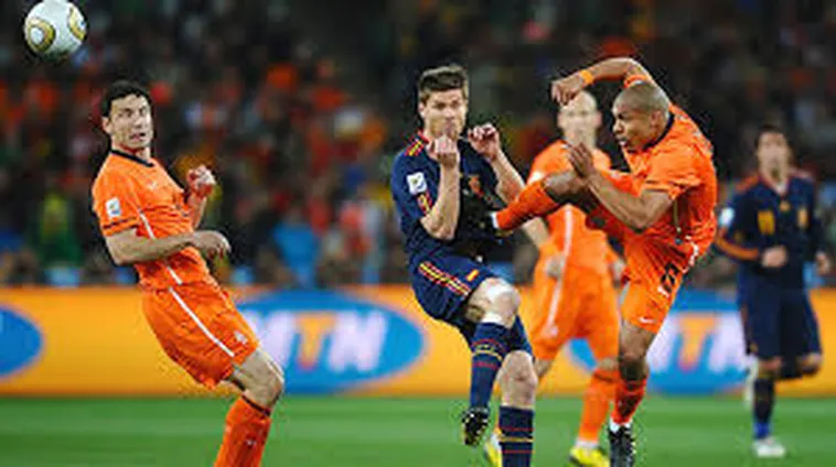 Lỗi Khiếm Nhã Trong Bóng Đá Là Gì Và Cách Xử Lý Theo Luật FIFA